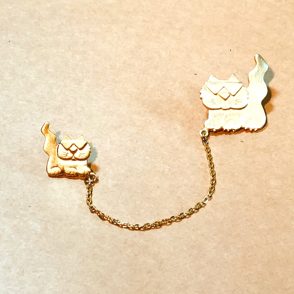 SIGNED J.J Jonette Jewelry Cool Cats Brooch Set